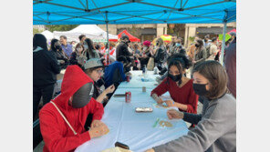 뉴욕 한복판에 깔린 모래판, 달고나 핥는 시민들… 韓문화 나눴다