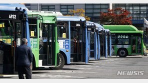 돌아온 일상…서울 버스·전철, 오늘부터 심야운행 정상화