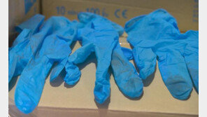 핏자국 의료장갑, 새것 둔갑해 美유입