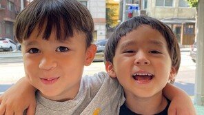 ‘윌벤저스’ 윌리엄·벤틀리, 생애 첫 전시회·팬미팅 개최