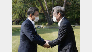 대선 예비후보 등록한 이재명, 文 만난 뒤 정세균과도 회동[청계천 옆 사진관]