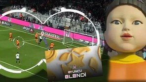 터키 축구리그에 등장한 ‘오징어 게임’ 인형…실점하자 수비수 ‘조준’