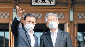 李 “지난 대선 모질게 한 것 사과” 文 “이제 그 심정 아시겠죠?” 