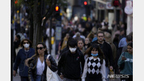 英코로나 확산에 ‘플랜 C’까지 부상…연말 가족모임 제한되나