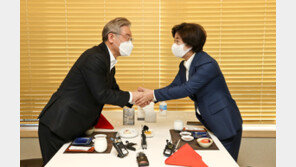 이재명 만난 추미애, 명예선대위원장 합류… 李 “많이 도와달라”