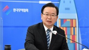 김 총리 “일상회복 첫 단추…방역 안정 관리에 역량 집중”
