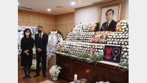 노태우 前대통령 국가장 치르되 文 조문 않는 ‘절충’ 택해