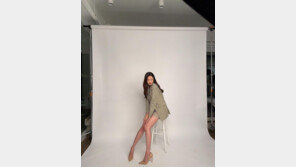 김사랑, 쭉 뻗은 각선미로 완성한 완벽 비율 비주얼 