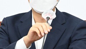 이준석 “이재명 음식점 총량제 아무 말 대잔치, 가면 계속 찢겠다”