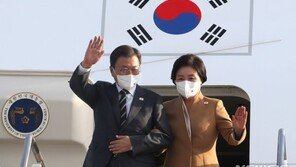 文, 유럽 첫 순방지 로마 도착…‘교황 방북’ 논의 주목