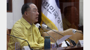 홍남기 “소비, 6개월만에 최대폭 증가…백신·재난지원금 큰 영향”