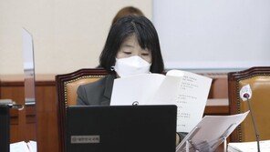 윤미향, ‘딸 룸술집 외상값’ 전여옥에 억대 민사조정 신청