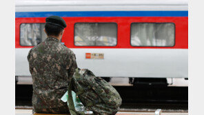 軍도 ‘위드코로나’…“11월부터 장병 휴가 정상시행”