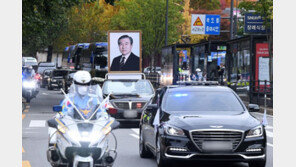 ‘보통사람’ 노태우, 역사 뒤안길로…시민 애도 속 운구 행렬