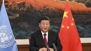 “中, ‘세계 최초’ 2인승 스텔스 전투기 첫 비행시험 가능성”