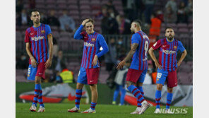 계속 꼬이는 바르셀로나, 알라베스와 비겨…아구에로는 병원行