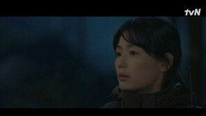 ‘지리산’ 전지현, 무슨 일?…조난자 보자 새파래진 낯빛