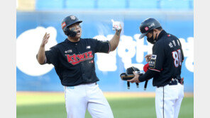 KT, 삼성과 1위 결정전 승리…창단 첫 우승으로 KS 직행