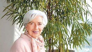 “샤넬 좋아하는 라가르드 ‘마담 인플레이션’…유럽인 가난하게 만들어”