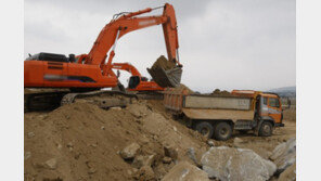 갑자기 분리된 굴착기 버킷 ‘쾅’…40대 인부 깔려 숨져
