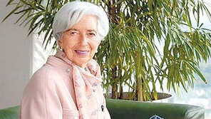 “명품 좋아하는 라가르드는 ‘마담 인플레이션’, 보통사람들 어려움 몰라 유럽 물가상승 방치” 