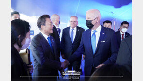 文, 美바이든 주재 공급망 정상회의 참석…“개방적·공정 무역질서 복원”