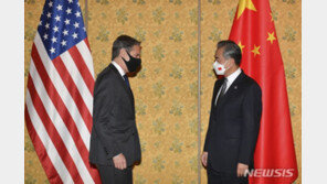 왕이, 블링컨에 “하나의 중국 훼손시 미·중 관계 파국”