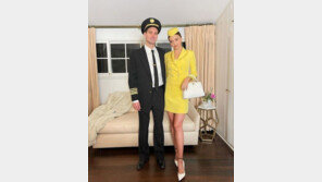 미란다 커, 승무원 변신…“억만장자가 반할 만”