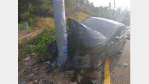 부산 가덕해안로 달리던 차량 도로 이정표 ‘쾅’…60대 운전자 사망