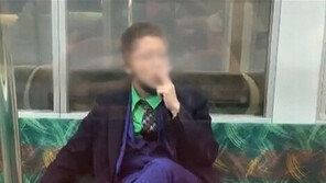 ‘조커’ 복장 日남성, 전철서 무차별 칼부림… “사형 당하고 싶어서”