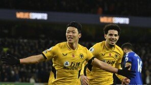 황희찬, 오프사이드 골 취소…울버햄튼, 에버턴에 2-1 승리