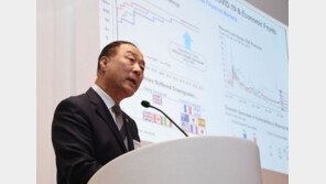 홍남기, 해외투자자 상대로 “韓경제, ‘오징어 게임’ 같은 팬데믹 극복”