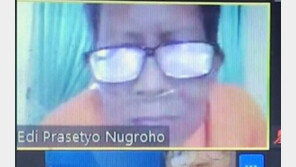 산소튜브 꽂고 강의한 교수…비대면 수업 중 실수로 켜진 화면에 ‘울컥’