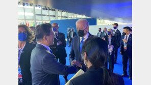 탁현민 “文 하루 12시간 강행군, 발에서 피가”…유럽 순방 연일 중계