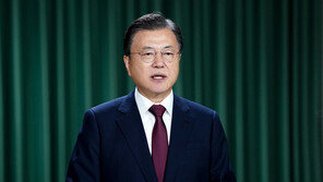 文대통령 “청년들 소통·연대로 기성세대가 못푼 ‘불공정’ 해법 찾을 것”