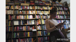 “동네 책방 지키자”…佛, 온라인 서점 ‘최저배송비’ 도입 추진