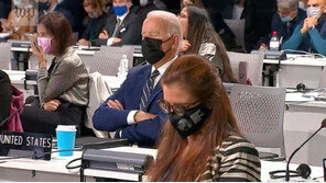 바이든, COP26 회의 중 꾸벅꾸벅 졸아…동영상 인기 속 조롱도