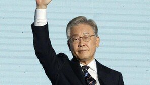 文선물 넥타이 맨 이재명 “상당히 예쁜 넥타이”…원팀 다짐