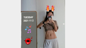 “평생 살쪄본적 없어” 홍성흔 아내 김정임, 49세에도 선명한 복근