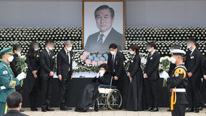 정부, 盧조전 늑장 전달 논란에 “모아서 전달한 것”