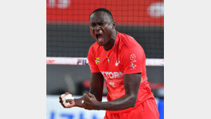 고국에 배구장 짓고 싶어… 설계도 품고 다니는 다우디