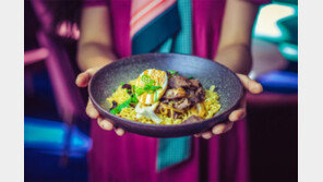 한국영화 보러 온 英관객들, 불고기 라면-달고나에 환호 