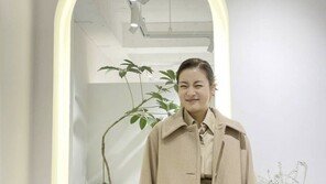 ‘출산 6개월 차’ 강소라, 본업 돌아왔네…여전한 각선미