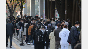 위드코로나 사흘만에 아찔…의료진 “조각배 타고 쓰나미 보는 심정”