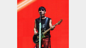 가수 이승환, 이재명 옹호?…“로봇개 밥 안 준 난 학대 끝판왕”