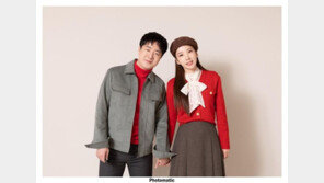 지숙·이두희, 결혼 1주년 자축…부부의 수줍은 미소 