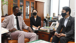 與, 넷플릭스 불러 ‘망사용료’ 협의 촉구…“안 하면 법으로 강제”