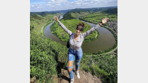 절벽서 셀카 찍다 ‘삐끗’하더니…5초 만에 사라진 아내