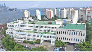 “일정이 급해서”…민원인 차량 후진시키고 출구로 역주행한 수영구청장