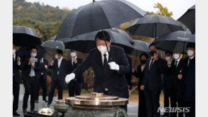 윤석열, 현충원 참배…“국민 승리의 시대 열겠다”